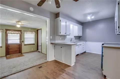 129 E Cherry Ave, Yukon, OK 73099 photo 11