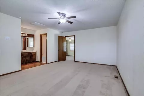 129 E Cherry Ave, Yukon, OK 73099 photo 19