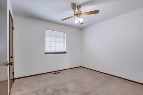 129 E Cherry Ave, Yukon, OK 73099 photo 30