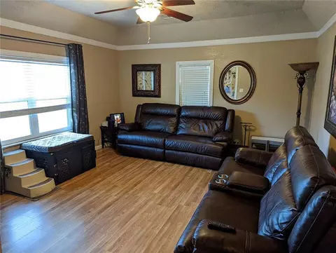 207 E Juniper Ln, Mustang, OK 73064 photo 12