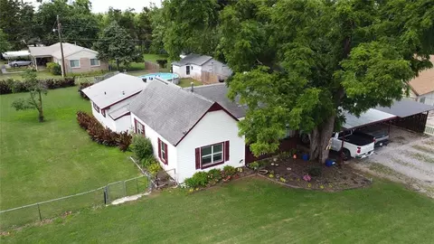 207 E Juniper Ln, Mustang, OK 73064 photo 2
