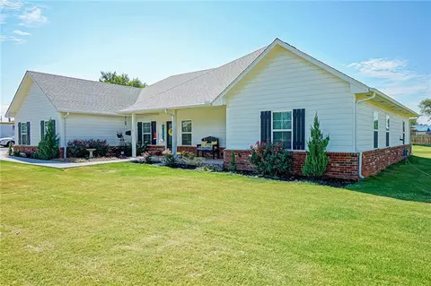510 E Kansas St, Thomas, OK 73669 photo 2