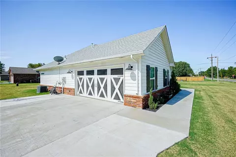 510 E Kansas St, Thomas, OK 73669 photo 3