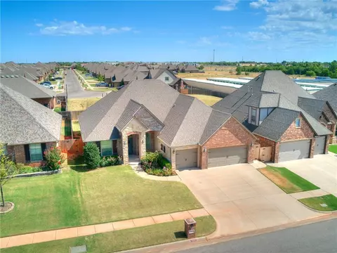 2825 SE 9th St, Moore, OK 73160 photo 3