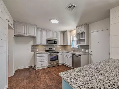 405 SW 1st St, Tuttle, OK 73089 photo 8