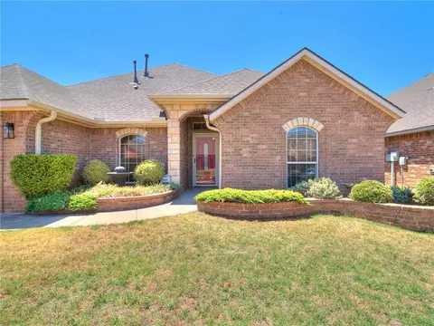 1216 NW 14th Pl, Moore, OK 73170 photo 2