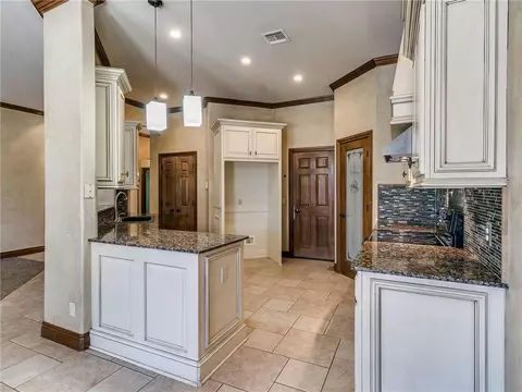1216 NW 14th Pl, Moore, OK 73170 photo 8