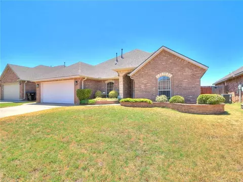 1216 NW 14th Pl, Moore, OK 73170 photo 1