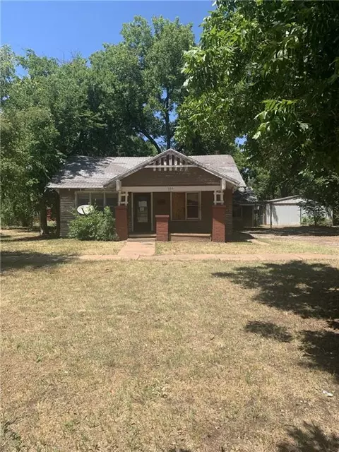 305 E Texas St, Walters, OK 73572 photo 1