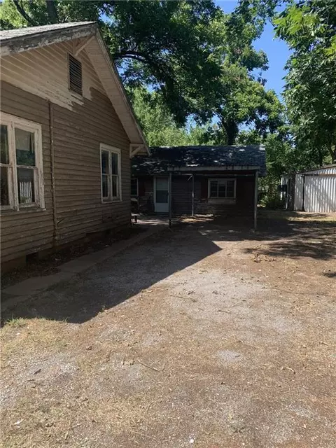305 E Texas St, Walters, OK 73572 photo 25