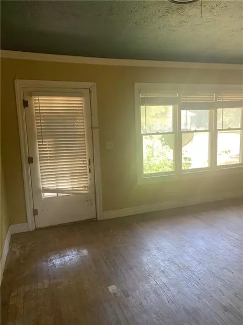 305 E Texas St, Walters, OK 73572 photo 8