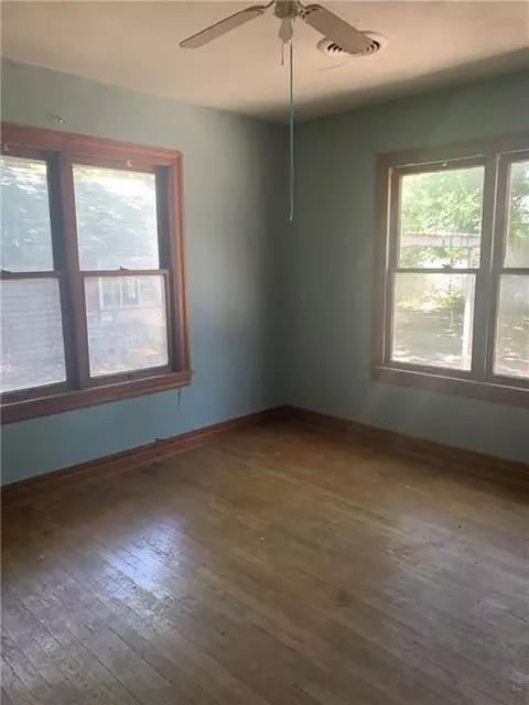 305 E Texas St, Walters, OK 73572 photo 9