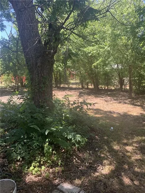 305 E Texas St, Walters, OK 73572 photo 4