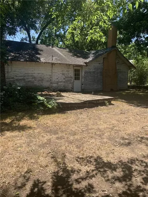 305 E Texas St, Walters, OK 73572 photo 5