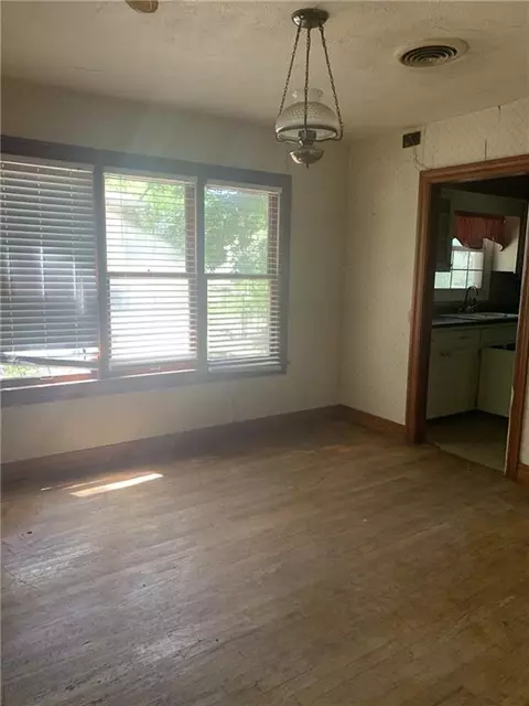 305 E Texas St, Walters, OK 73572 photo 11