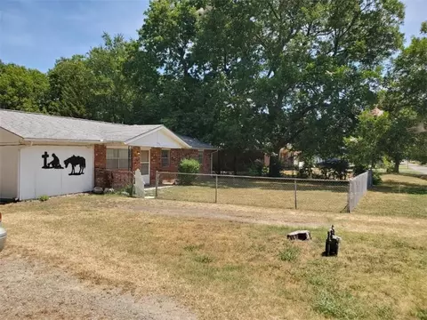 708 E Bdwy St, Okemah, OK 74859