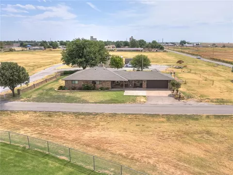 421 S 13th St, Thomas, OK 73669 photo 2