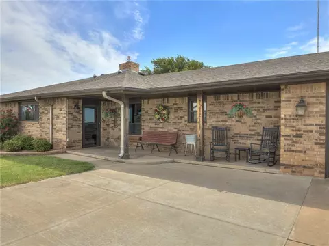 421 S 13th St, Thomas, OK 73669 photo 4