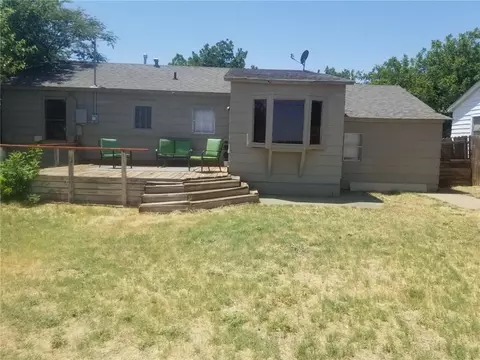 418 Pine St, Frederick, OK 73542 photo 2