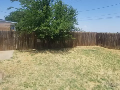 418 Pine St, Frederick, OK 73542 photo 25