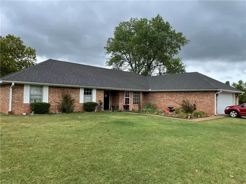 702 Cedar Ln, Tecumseh, OK 74873 photo 1