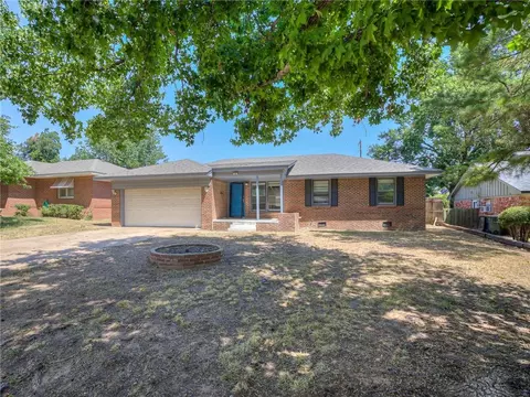 10 Circle Dr, Chickasha, OK 73018 photo 4