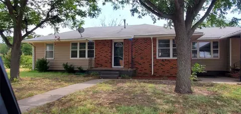 224 S Tant St, Grandfield, OK 73546