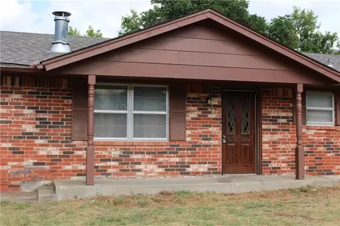 2518 Maple Dr, Harrah, OK 73045 photo 2