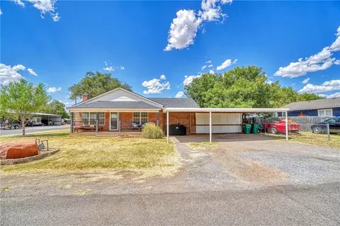 301 E 2nd St, Blair, OK 73526 photo 1