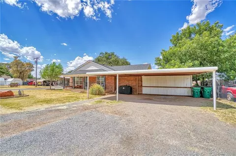 301 E 2nd St, Blair, OK 73526 photo 2