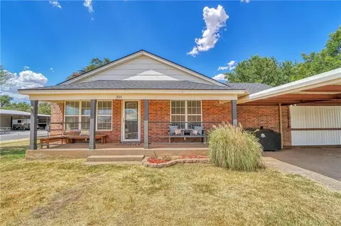 301 E 2nd St, Blair, OK 73526 photo 4