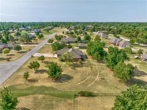 109 Whispering Pines Dr, Tuttle, OK 73089 photo 2