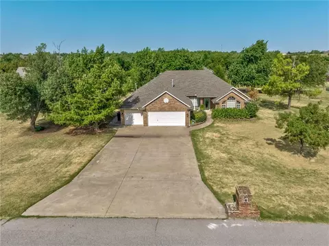 109 Whispering Pines Dr, Tuttle, OK 73089 photo 3