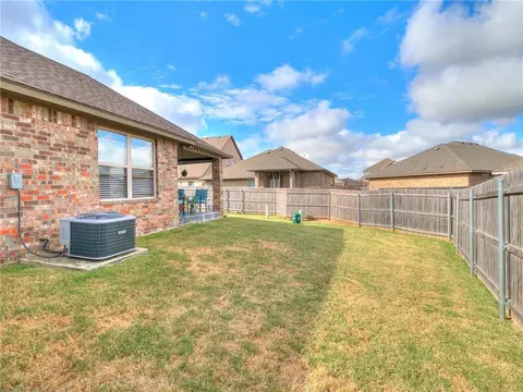 7525 Runner St, Yukon, OK 73099 photo 24