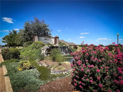 500 Hannah Dr, Tuttle, OK 73089 photo 2