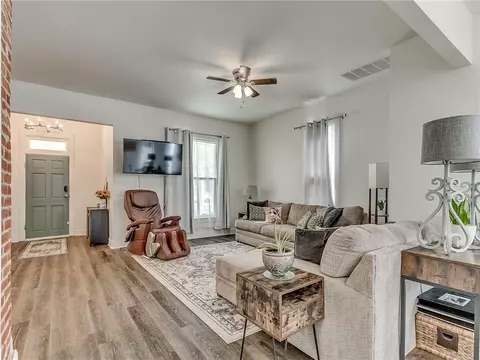 411 E Vilas Ave, Guthrie, OK 73044 photo 4