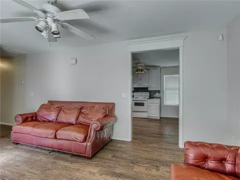 703 SW 3rd St, Tuttle, OK 73089 photo 4