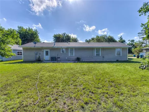 703 SW 3rd St, Tuttle, OK 73089 photo 14