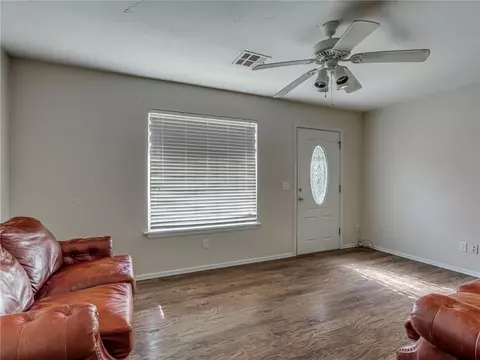703 SW 3rd St, Tuttle, OK 73089 photo 3