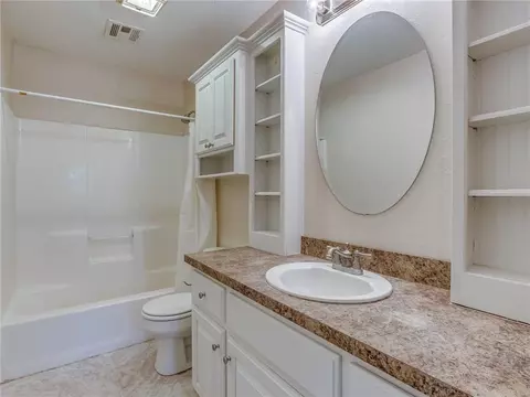 703 SW 3rd St, Tuttle, OK 73089 photo 12