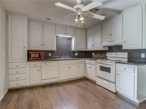703 SW 3rd St, Tuttle, OK 73089 photo 5