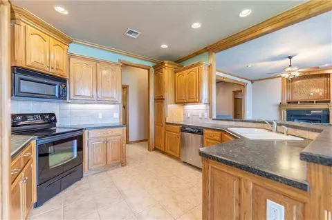 602 Colbert St, Tuttle, OK 73089 photo 16