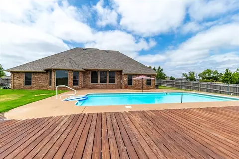 602 Colbert St, Tuttle, OK 73089 photo 3