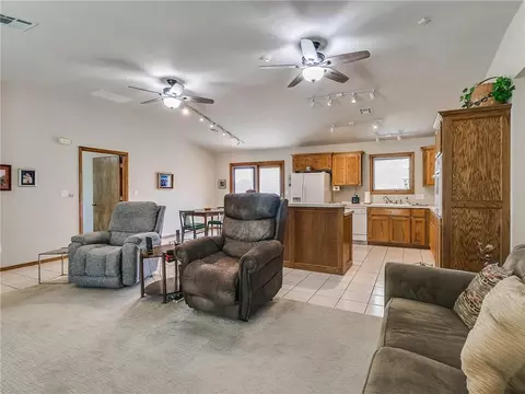 109 Tracye Dr, Mcloud, OK 74851 photo 9