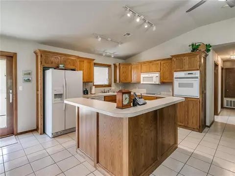 109 Tracye Dr, Mcloud, OK 74851 photo 13