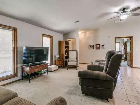109 Tracye Dr, Mcloud, OK 74851 photo 8