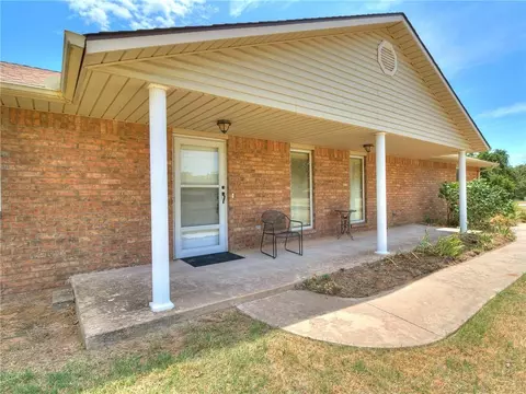 109 Tracye Dr, Mcloud, OK 74851 photo 3