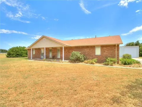 109 Tracye Dr, Mcloud, OK 74851 photo 2