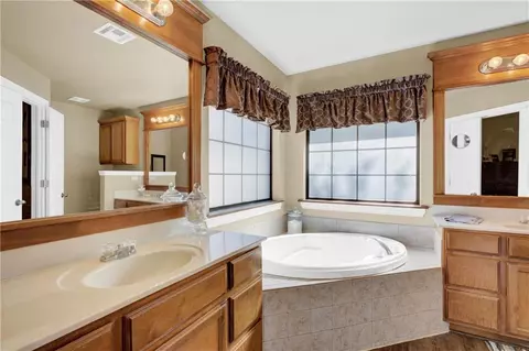 104 W End Ct, Tuttle, OK 73089 photo 13