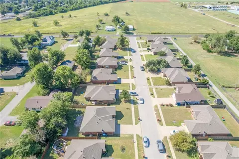 104 W End Ct, Tuttle, OK 73089 photo 24